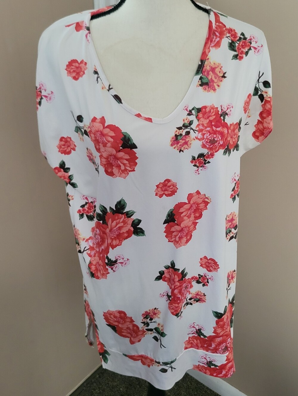 🛑Women's V-Neck Floral Tunic Top - White with Coral Floral